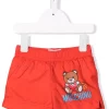 ( Nouvelle Collection ) Moschino Kids 50109 Short De Bain à Imprimé Teddy Bear Enfant 1 ( Nouvelle Collection ) Moschino Kids 50109 Short De Bain à Imprimé Teddy Bear Enfant -Moschino Kids Soldes Boutique 17693320 37133461 600