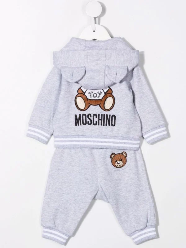 ( Nouvelle Collection ) Moschino Kids Survêtement à Logo Brodé Enfant 4 ( Nouvelle Collection ) Moschino Kids Survêtement à Logo Brodé Enfant – Image 2