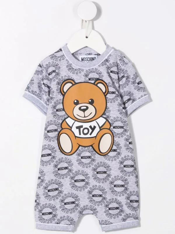 ( Nouvelle Collection ) Moschino Kids 83395 GREY LOGO CIRCLE Trousseau De Naissance à Logo Enfant 4 ( Nouvelle Collection ) Moschino Kids 83395 GREY LOGO CIRCLE Trousseau De Naissance à Logo Enfant – Image 2