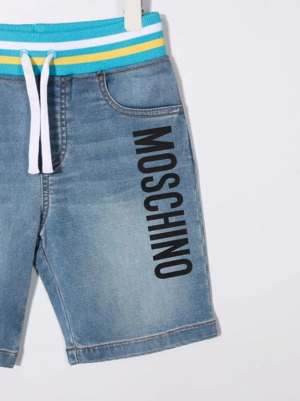( Nouvelle Collection ) Moschino Kids 40129 BLUE Short En Jean à Logo Imprimé Enfant 5 ( Nouvelle Collection ) Moschino Kids 40129 BLUE Short En Jean à Logo Imprimé Enfant – Image 3