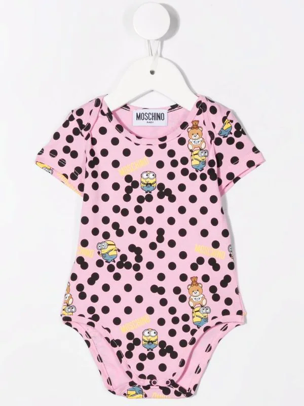 ( Nouvelle Collection ) Moschino Kids Lot De Deux Bodies à Imprimé Minion-Teddy Bear Enfant 4 ( Nouvelle Collection ) Moschino Kids Lot De Deux Bodies à Imprimé Minion-Teddy Bear Enfant – Image 2