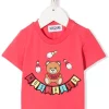 ( Nouvelle Collection ) Moschino Kids 50218 STRAWBERRY T-shirt Teddy Bear à Logo Imprimé Enfant 2 ( Nouvelle Collection ) Moschino Kids 50218 STRAWBERRY T-shirt Teddy Bear à Logo Imprimé Enfant -Moschino Kids Soldes Boutique 17930476 37906472 600