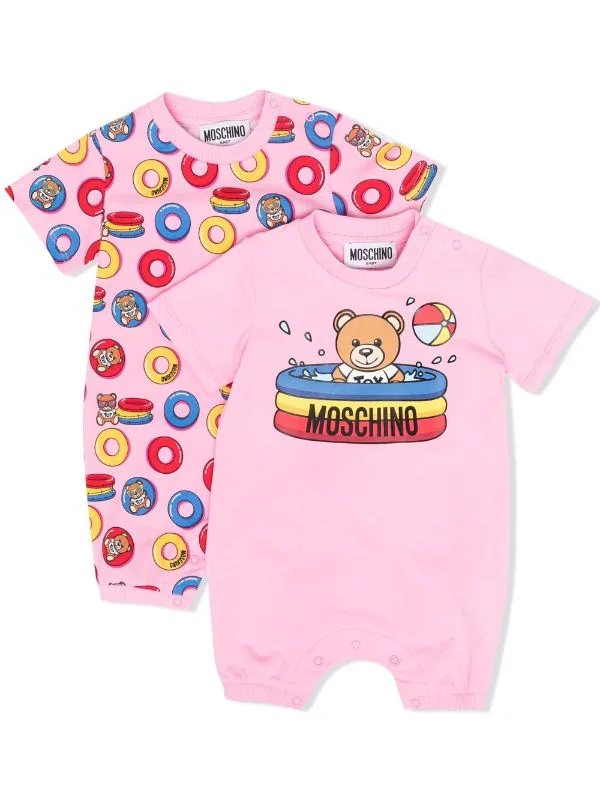 ( Nouvelle Collection ) Moschino Kids Lot De Deux Pyjamas à Imprimé Graphique Enfant 3 ( Nouvelle Collection ) Moschino Kids Lot De Deux Pyjamas à Imprimé Graphique Enfant
