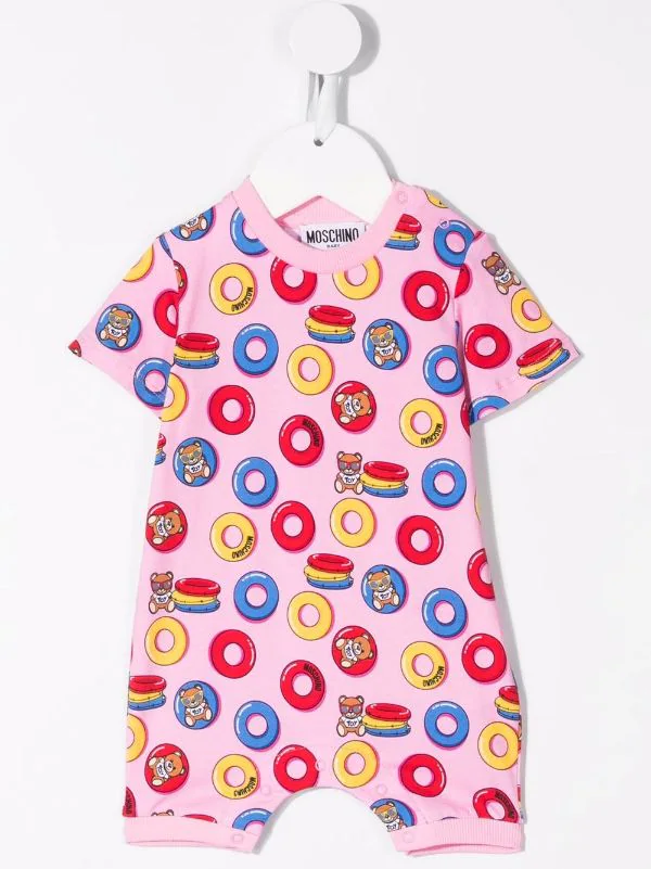 ( Nouvelle Collection ) Moschino Kids Lot De Deux Pyjamas à Imprimé Graphique Enfant 4 ( Nouvelle Collection ) Moschino Kids Lot De Deux Pyjamas à Imprimé Graphique Enfant – Image 2
