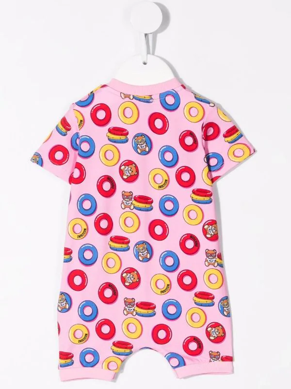 ( Nouvelle Collection ) Moschino Kids Lot De Deux Pyjamas à Imprimé Graphique Enfant 5 ( Nouvelle Collection ) Moschino Kids Lot De Deux Pyjamas à Imprimé Graphique Enfant – Image 3