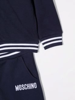 ( Nouvelle Collection ) Moschino Kids Survêtement à Logo Imprimé 40016 BLU 7 ( Nouvelle Collection ) Moschino Kids Survêtement à Logo Imprimé 40016 BLU -Moschino Kids Soldes Boutique 17971426 37939880 600