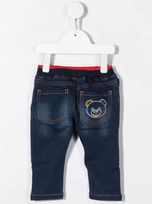 ( Nouvelle Collection ) Moschino Kids 40099 Blu Notte Jean à Logo Brodé Enfant 4 ( Nouvelle Collection ) Moschino Kids 40099 Blu Notte Jean à Logo Brodé Enfant – Image 2