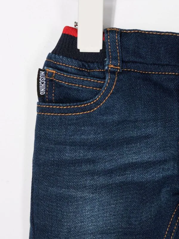 ( Nouvelle Collection ) Moschino Kids 40099 Blu Notte Jean à Logo Brodé Enfant 5 ( Nouvelle Collection ) Moschino Kids 40099 Blu Notte Jean à Logo Brodé Enfant – Image 3