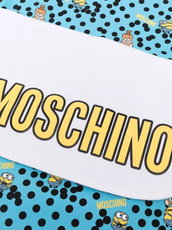 ( Nouvelle Collection ) Moschino Kids Nid D'ange Toy Minion à Logo Imprimé Enfant 5 ( Nouvelle Collection ) Moschino Kids Nid D'ange Toy Minion à Logo Imprimé Enfant – Image 3