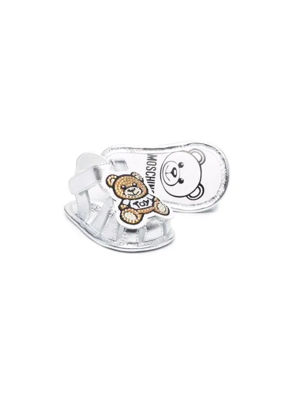 ( Nouvelle Collection ) Moschino Kids VAR2 SILVER Sandales à Attache Scratch Enfant 4 ( Nouvelle Collection ) Moschino Kids VAR2 SILVER Sandales à Attache Scratch Enfant – Image 2